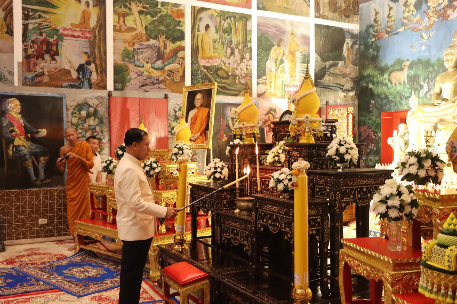 ผู้ว่าฯ นครพนม   นำพุทธศาสนิกชนร่วมเวียนเทียน เนื่องในวันอาสาฬหบูชา ประจำปี 2567