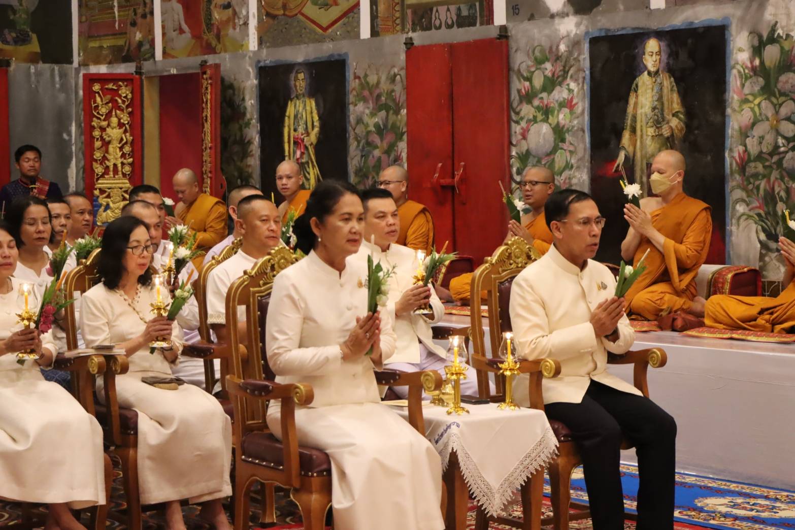 ผู้ว่าฯ นครพนม   นำพุทธศาสนิกชนร่วมเวียนเทียน เนื่องในวันอาสาฬหบูชา ประจำปี 2567