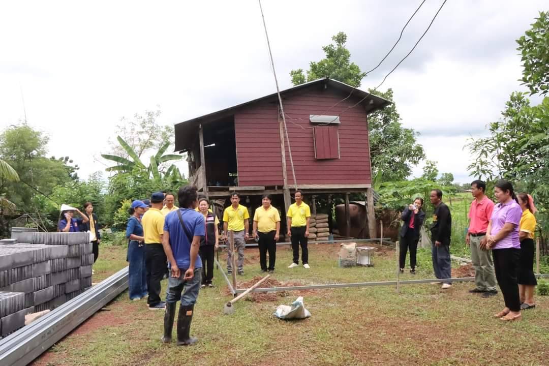 ผู้ว่าฯ นครพนม   ลงพื้นที่ตรวจเยี่ยมการซ่อมแซมบ้านเรือนให้ประชาชนกลุ่มเปราะบาง ในพื้นที่อำเภอวังยาง