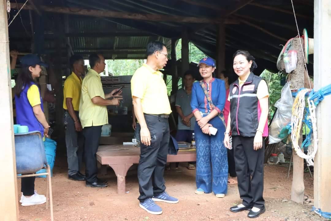 ผู้ว่าฯ นครพนม   ลงพื้นที่ตรวจเยี่ยมการซ่อมแซมบ้านเรือนให้ประชาชนกลุ่มเปราะบาง ในพื้นที่อำเภอวังยาง