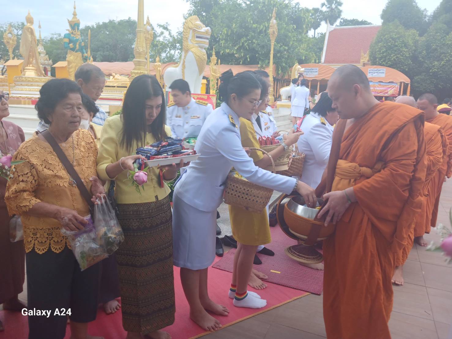 จังหวัดนครพนม   จัดพิธีเจริญพระพุทธมนต์และทำบุญตักบาตรถวายเป็นพระราชกุศลเนื่องในโอกาสพระราชพิธีมหามงคลเฉลิมพระชนมพรรษา 6 รอบ 28 กรกฎาคม 2567