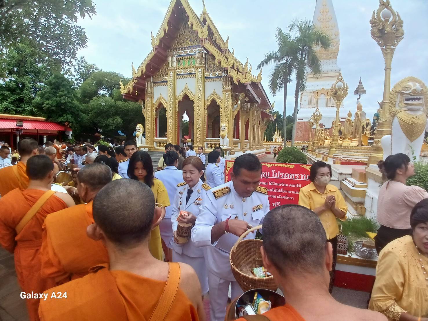 จังหวัดนครพนม   จัดพิธีเจริญพระพุทธมนต์และทำบุญตักบาตรถวายเป็นพระราชกุศลเนื่องในโอกาสพระราชพิธีมหามงคลเฉลิมพระชนมพรรษา 6 รอบ 28 กรกฎาคม 2567