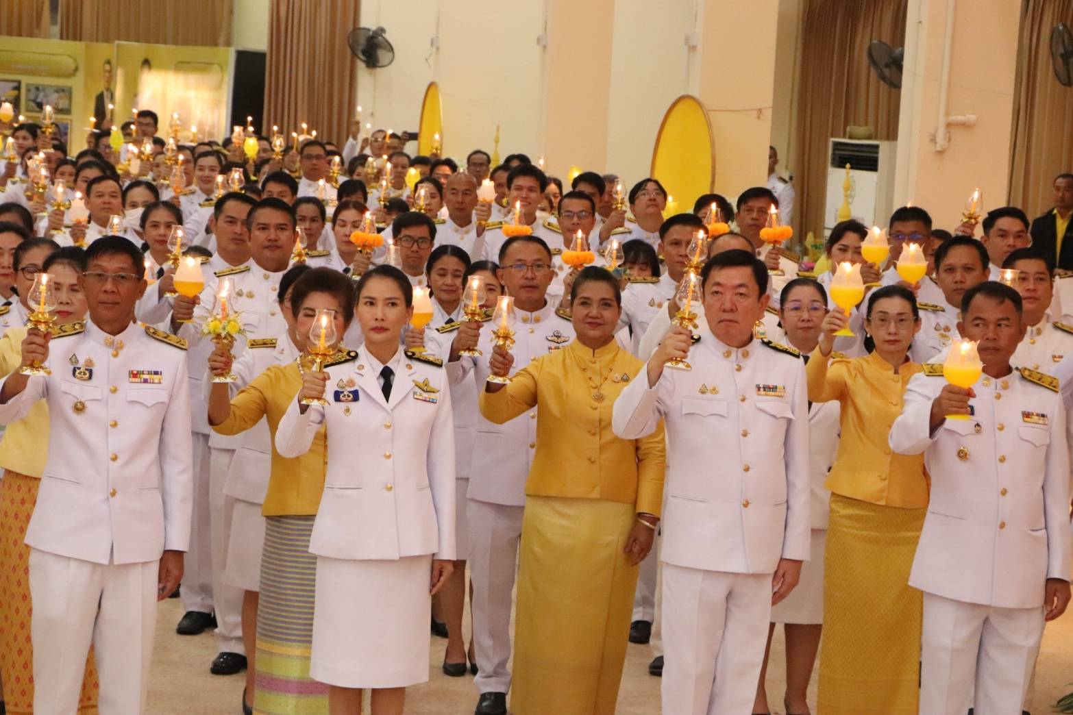 ผู้ว่าฯ นครพนม   นำชาวนครพนมประกอบพิธีถวายเครื่องราชสักการ วางพานพุ่ม จุดเทียนถวายพระพรชัยมงคล และถวายสัตย์ปฏิญาณเพื่อเป็นข้าราชการที่ดี และพลังของแผ่นดิน เนื่องในโอกาสพระราชพิธีมหามงคลเฉลิมพระชนมพรรษา 6 รอบ 28 กรกฎาคม 2567