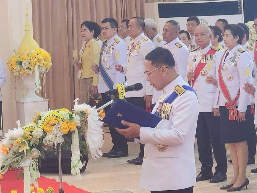 ผู้ว่าฯ นครพนม   นำข้าราชการ พนักงานรัฐวิสาหกิจ ภาคเอกชน และประชาชนทุกหมู่เหล่า ถวายพระพรชัยมงคลในงานสโมสรสันนิบาตเฉลิมพระเกียรติพระบาทสมเด็จพระเจ้าอยู่หัว เนื่องในโอกาสพระราชพิธีมหามงคลเฉลิมพระชนมพรรษา 6 รอบ 28 กรกฎาคม 2567