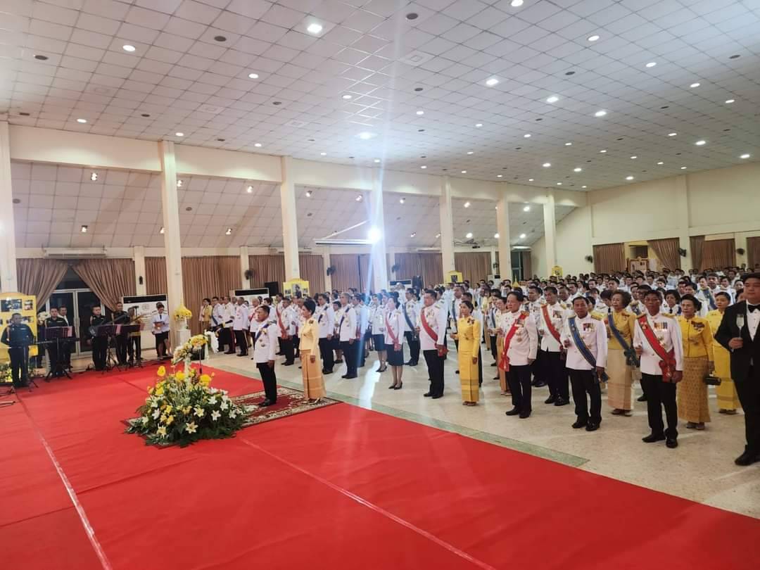 ผู้ว่าฯ นครพนม   นำข้าราชการ พนักงานรัฐวิสาหกิจ ภาคเอกชน และประชาชนทุกหมู่เหล่า ถวายพระพรชัยมงคลในงานสโมสรสันนิบาตเฉลิมพระเกียรติพระบาทสมเด็จพระเจ้าอยู่หัว เนื่องในโอกาสพระราชพิธีมหามงคลเฉลิมพระชนมพรรษา 6 รอบ 28 กรกฎาคม 2567