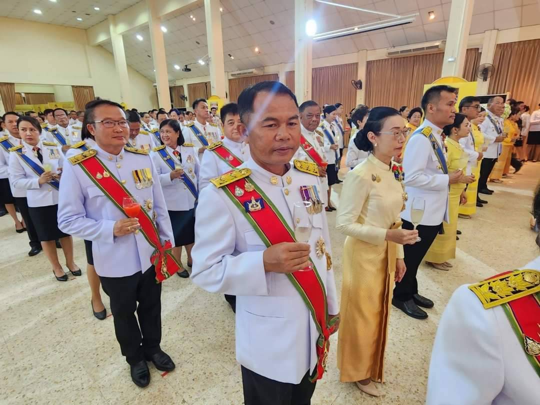 ผู้ว่าฯ นครพนม   นำข้าราชการ พนักงานรัฐวิสาหกิจ ภาคเอกชน และประชาชนทุกหมู่เหล่า ถวายพระพรชัยมงคลในงานสโมสรสันนิบาตเฉลิมพระเกียรติพระบาทสมเด็จพระเจ้าอยู่หัว เนื่องในโอกาสพระราชพิธีมหามงคลเฉลิมพระชนมพรรษา 6 รอบ 28 กรกฎาคม 2567