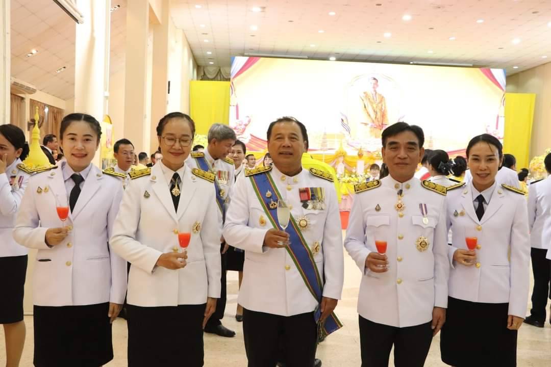 ผู้ว่าฯ นครพนม   นำข้าราชการ พนักงานรัฐวิสาหกิจ ภาคเอกชน และประชาชนทุกหมู่เหล่า ถวายพระพรชัยมงคลในงานสโมสรสันนิบาตเฉลิมพระเกียรติพระบาทสมเด็จพระเจ้าอยู่หัว เนื่องในโอกาสพระราชพิธีมหามงคลเฉลิมพระชนมพรรษา 6 รอบ 28 กรกฎาคม 2567