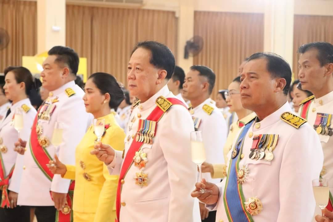 ผู้ว่าฯ นครพนม   นำข้าราชการ พนักงานรัฐวิสาหกิจ ภาคเอกชน และประชาชนทุกหมู่เหล่า ถวายพระพรชัยมงคลในงานสโมสรสันนิบาตเฉลิมพระเกียรติพระบาทสมเด็จพระเจ้าอยู่หัว เนื่องในโอกาสพระราชพิธีมหามงคลเฉลิมพระชนมพรรษา 6 รอบ 28 กรกฎาคม 2567