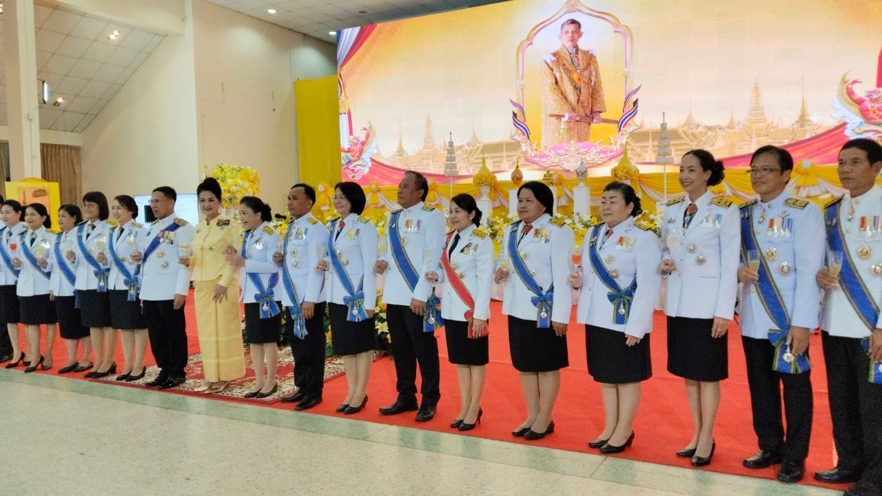 ผู้ว่าฯ นครพนม   นำข้าราชการ พนักงานรัฐวิสาหกิจ ภาคเอกชน และประชาชนทุกหมู่เหล่า ถวายพระพรชัยมงคลในงานสโมสรสันนิบาตเฉลิมพระเกียรติพระบาทสมเด็จพระเจ้าอยู่หัว เนื่องในโอกาสพระราชพิธีมหามงคลเฉลิมพระชนมพรรษา 6 รอบ 28 กรกฎาคม 2567