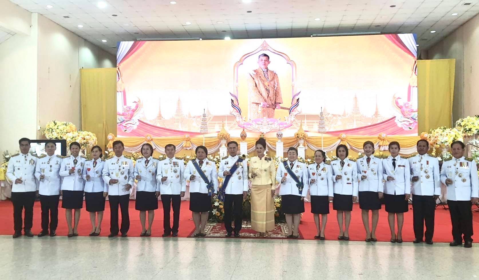 ผู้ว่าฯ นครพนม   นำข้าราชการ พนักงานรัฐวิสาหกิจ ภาคเอกชน และประชาชนทุกหมู่เหล่า ถวายพระพรชัยมงคลในงานสโมสรสันนิบาตเฉลิมพระเกียรติพระบาทสมเด็จพระเจ้าอยู่หัว เนื่องในโอกาสพระราชพิธีมหามงคลเฉลิมพระชนมพรรษา 6 รอบ 28 กรกฎาคม 2567