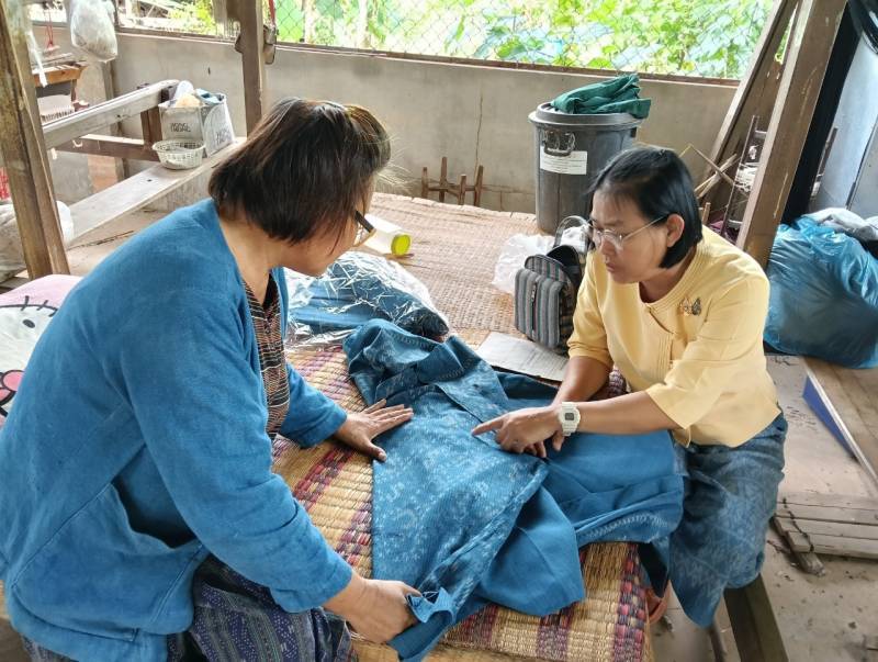 นครพนม   เร่งเสริมทัพสนับสนุนการทอผ้าลายพระราชทาน “ผ้าลายสิริวชิราภรณ์” และติดตามการสมัครประกวดผ้าลายพระราชทาน “ผ้าลายสิริวชิราภรณ์”