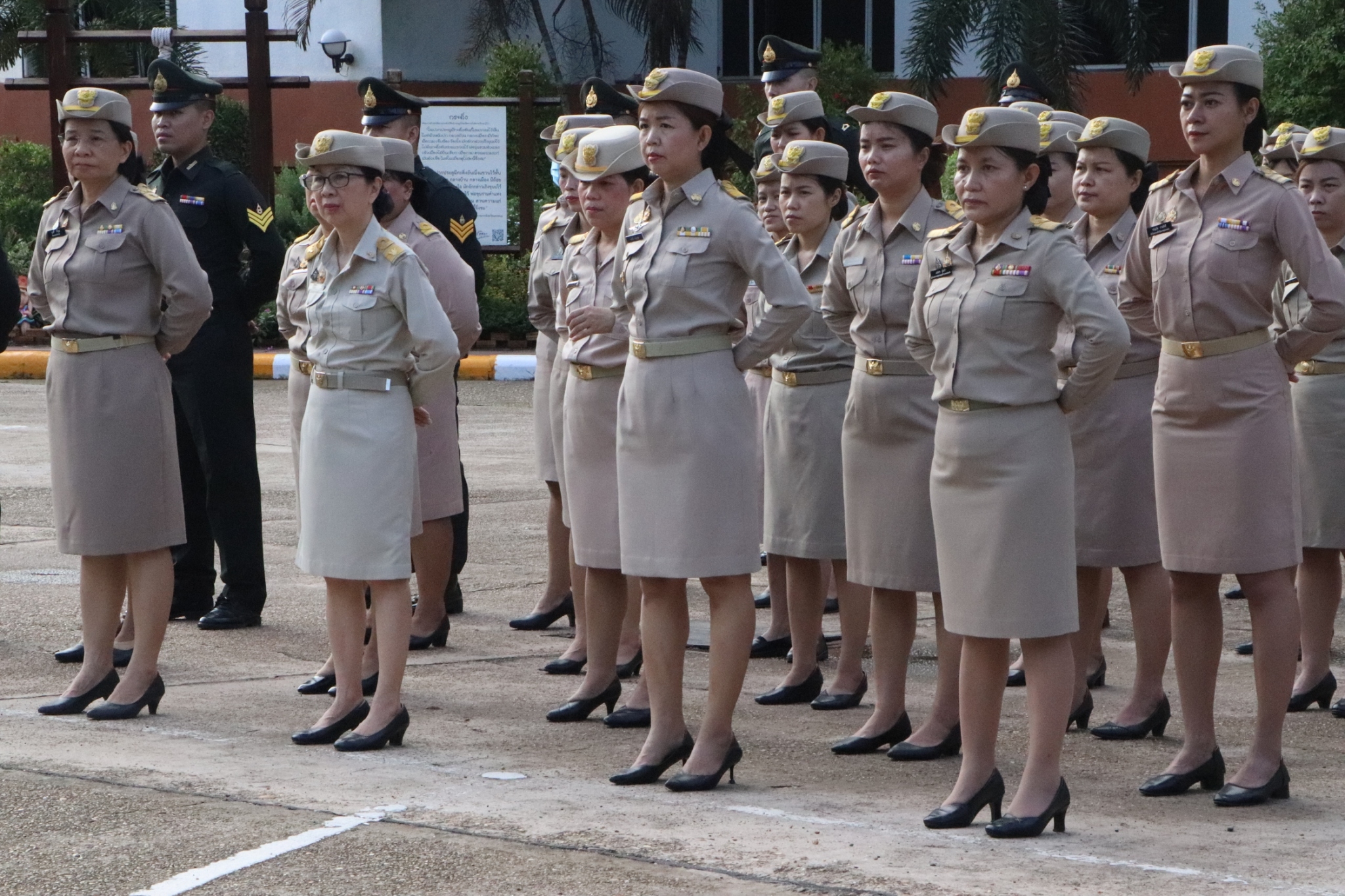 พช.นครพนม   ร่วมกิจกรรมเคารพธงชาติ สวดมนต์ไหว้พระ สร้างสำนึกรักและภาคภูมิใจในชาติไทย