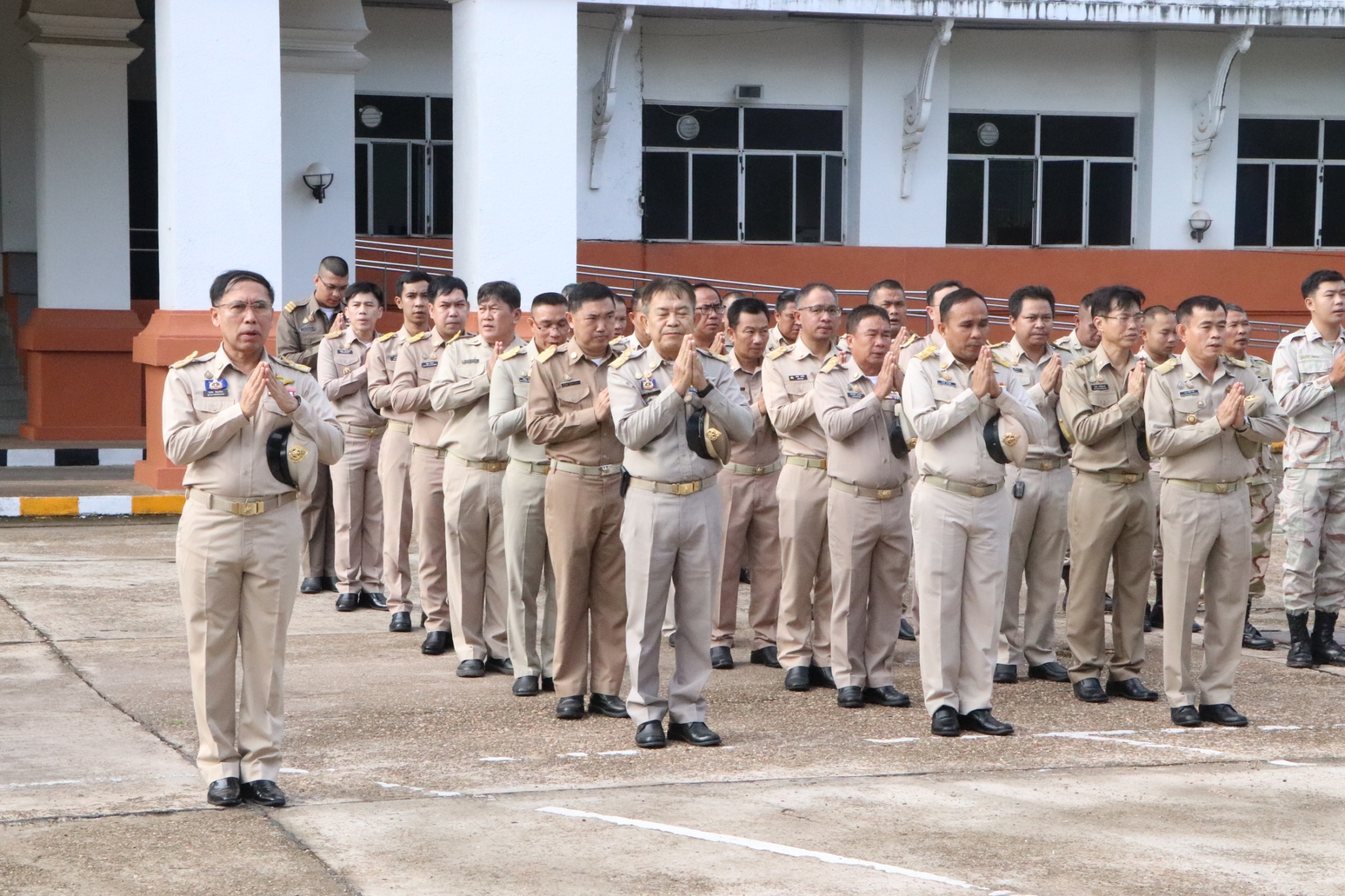 พช.นครพนม   ร่วมกิจกรรมเคารพธงชาติ สวดมนต์ไหว้พระ สร้างสำนึกรักและภาคภูมิใจในชาติไทย