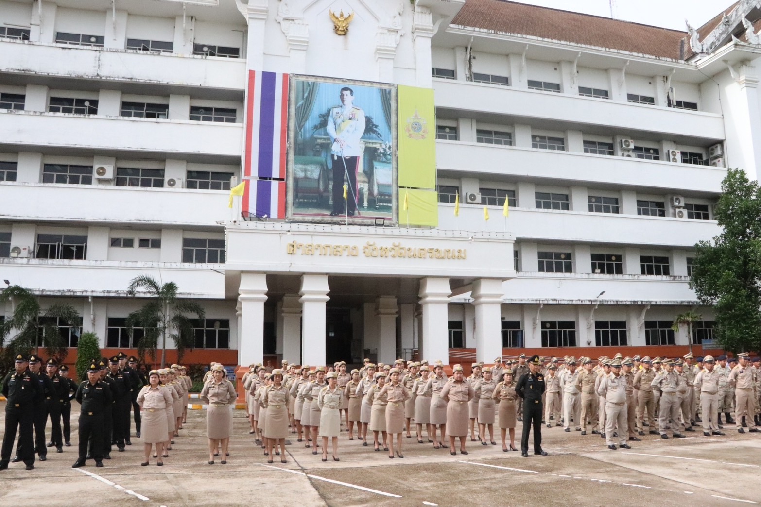 พช.นครพนม   ร่วมกิจกรรมเคารพธงชาติ สวดมนต์ไหว้พระ สร้างสำนึกรักและภาคภูมิใจในชาติไทย