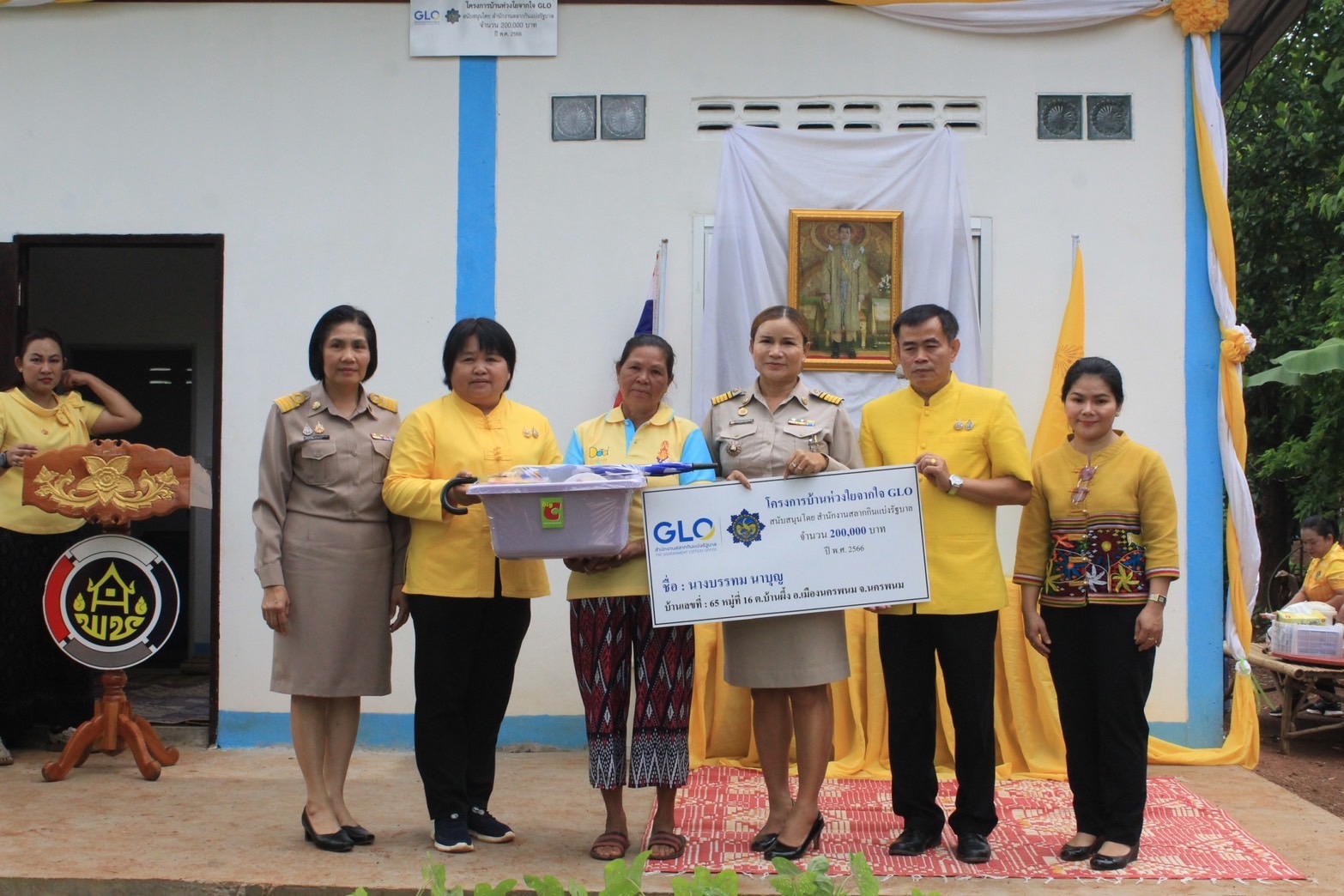 จังหวัดนครพนม   จัดพิธีส่งมอบบ้าน โครงการบ้านห่วงใย จากใจ GLO ประจำปี 2566 🏠