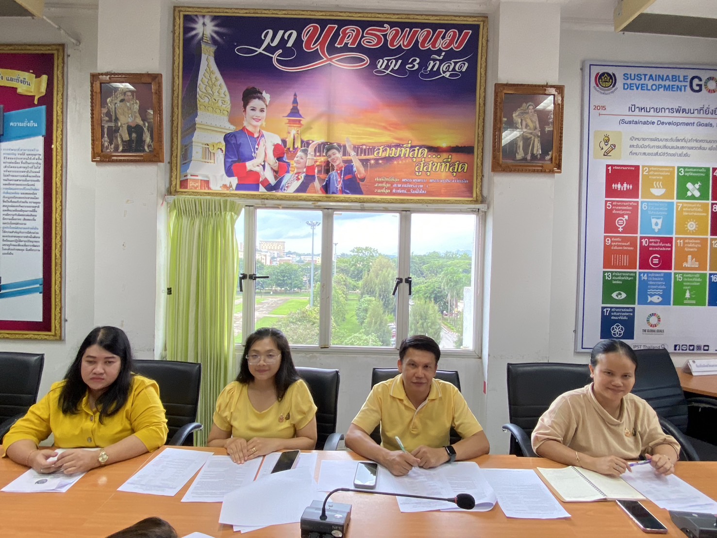 พช.นครพนม  ประชุมคณะกรรมการดำเนินการและคุมสอบคัดเลือกบุคคลเพื่อแต่งตั้งเป็นอาสาพัฒนา (อสพ.) รุ่นที่ 76