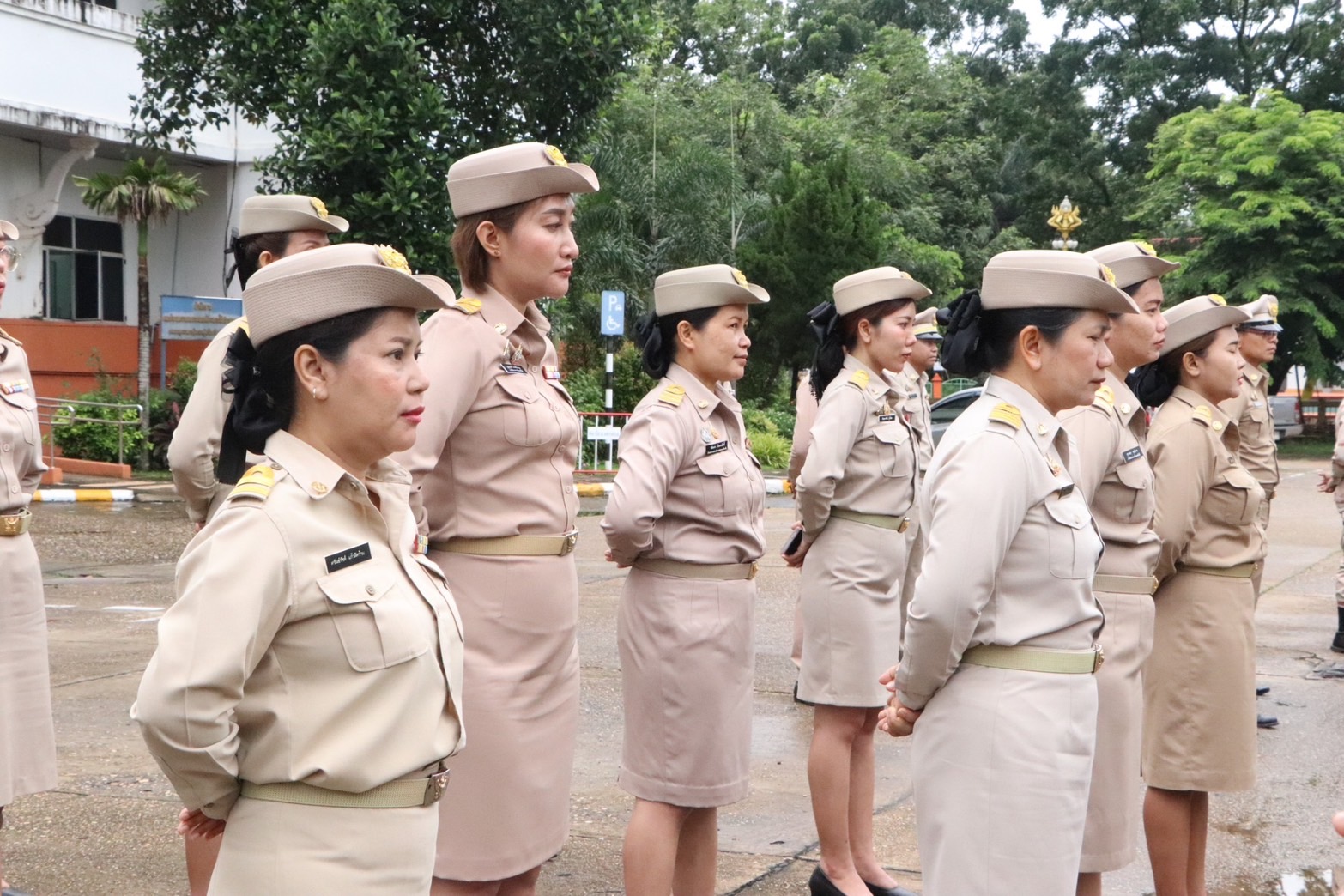 พช.นครพนม   ร่วมกิจกรรมเคารพธงชาติ สวดมนต์ไหว้พระ สร้างสำนึกรักและภาคภูมิใจในชาติไทย