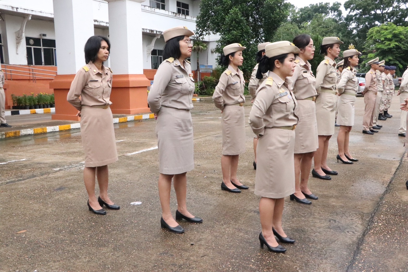พช.นครพนม   ร่วมกิจกรรมเคารพธงชาติ สวดมนต์ไหว้พระ สร้างสำนึกรักและภาคภูมิใจในชาติไทย