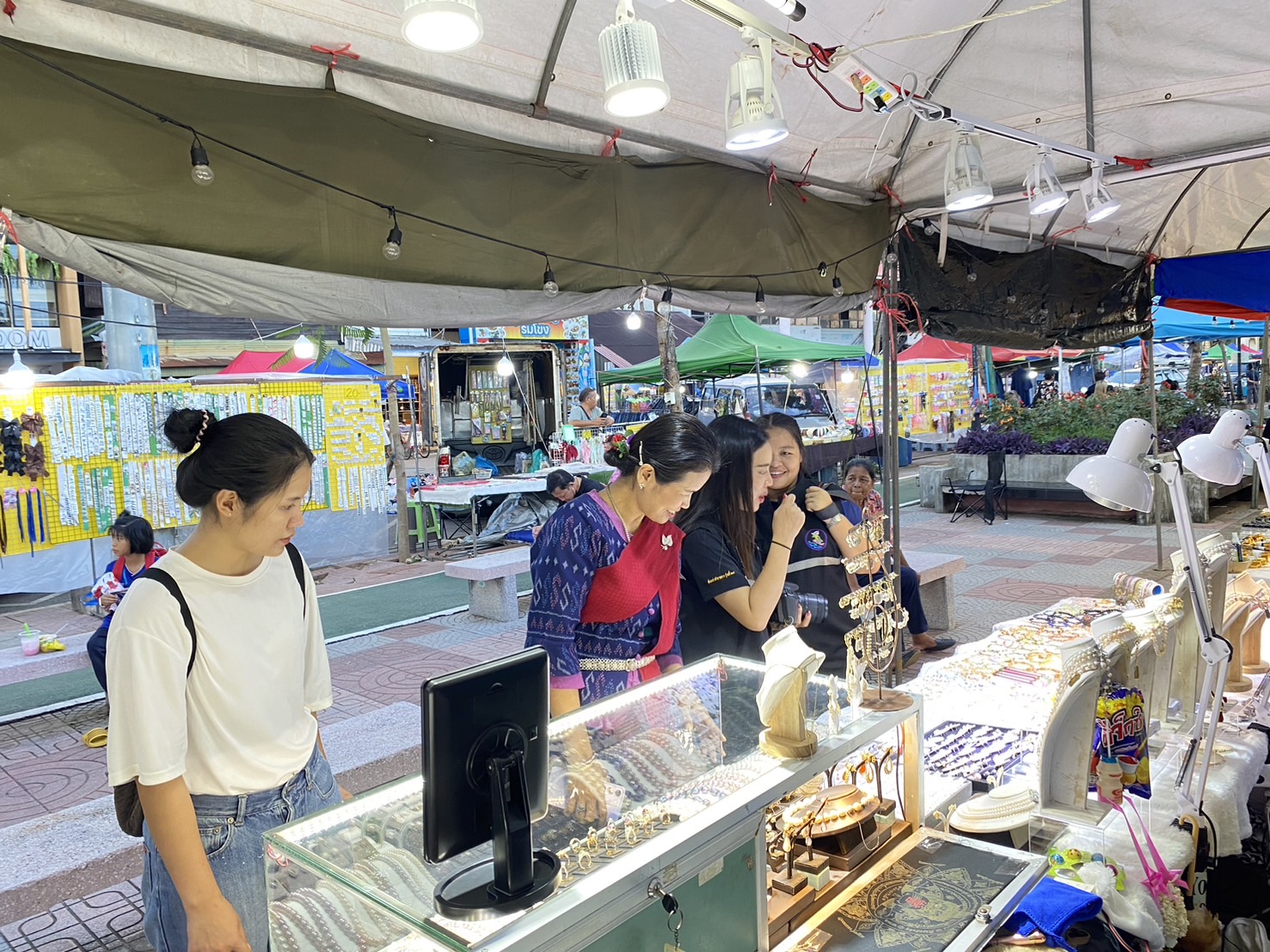 OTOP นครพนม   ร่วมจำหน่ายในงานบวงสรวงพญาศรีสัตตนาคราช ประจำปี 2567