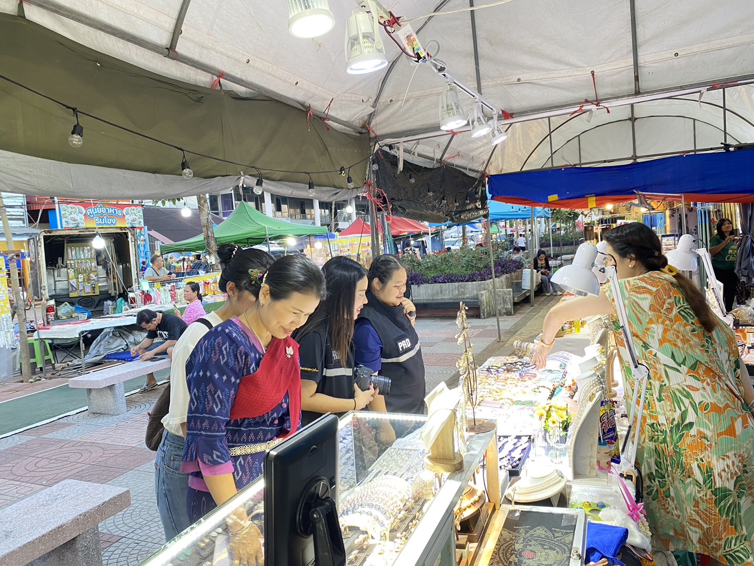 OTOP นครพนม   ร่วมจำหน่ายในงานบวงสรวงพญาศรีสัตตนาคราช ประจำปี 2567