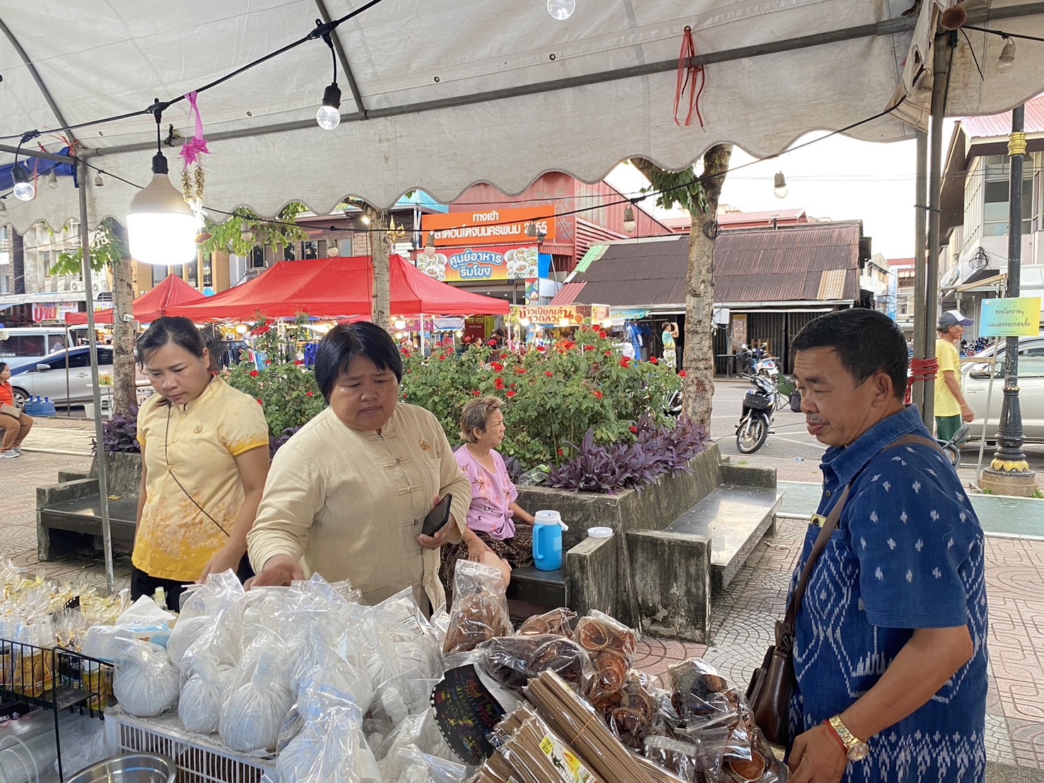 OTOP นครพนม   ร่วมจำหน่ายในงานบวงสรวงพญาศรีสัตตนาคราช ประจำปี 2567