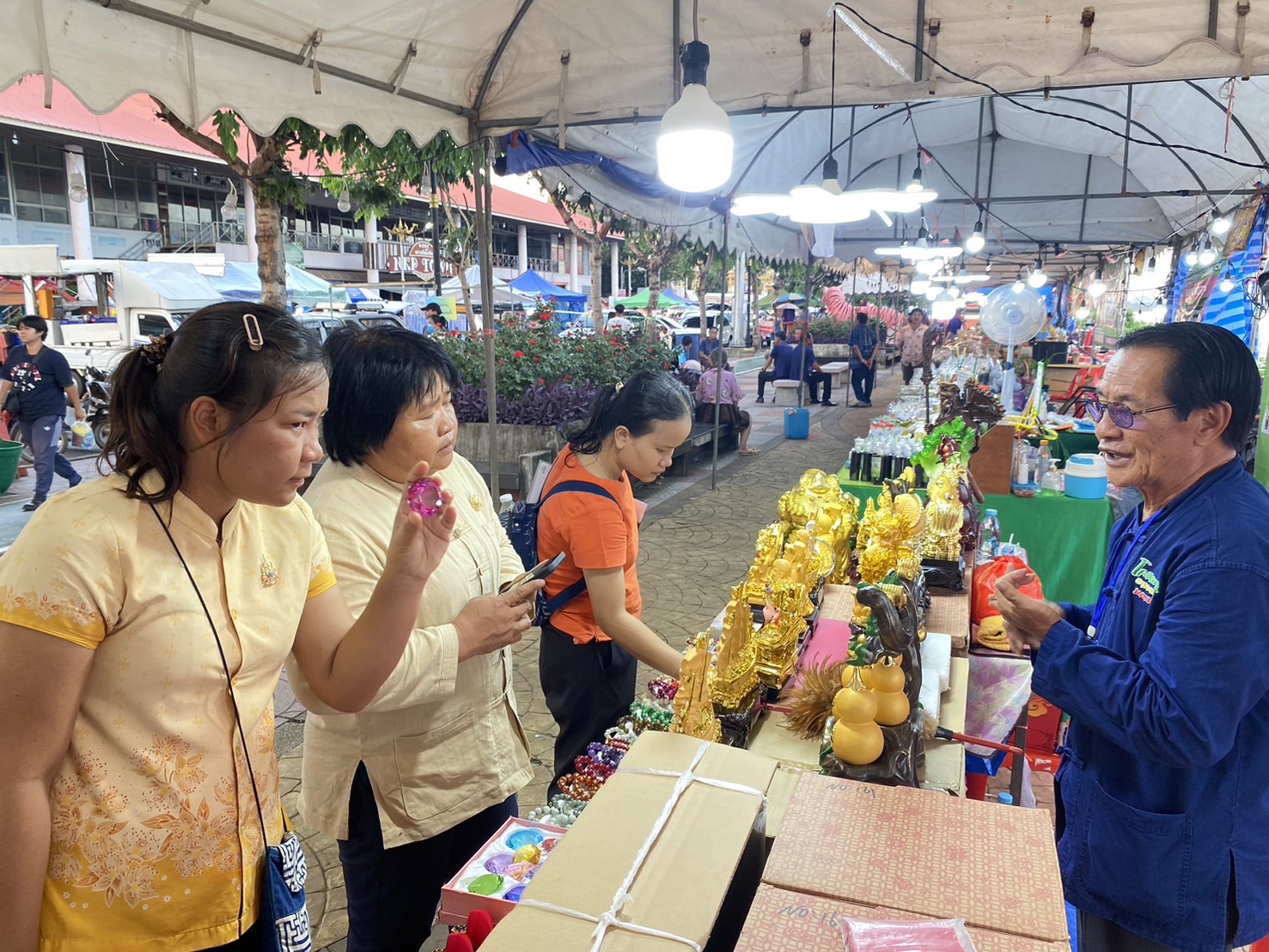 OTOP นครพนม   ร่วมจำหน่ายในงานบวงสรวงพญาศรีสัตตนาคราช ประจำปี 2567