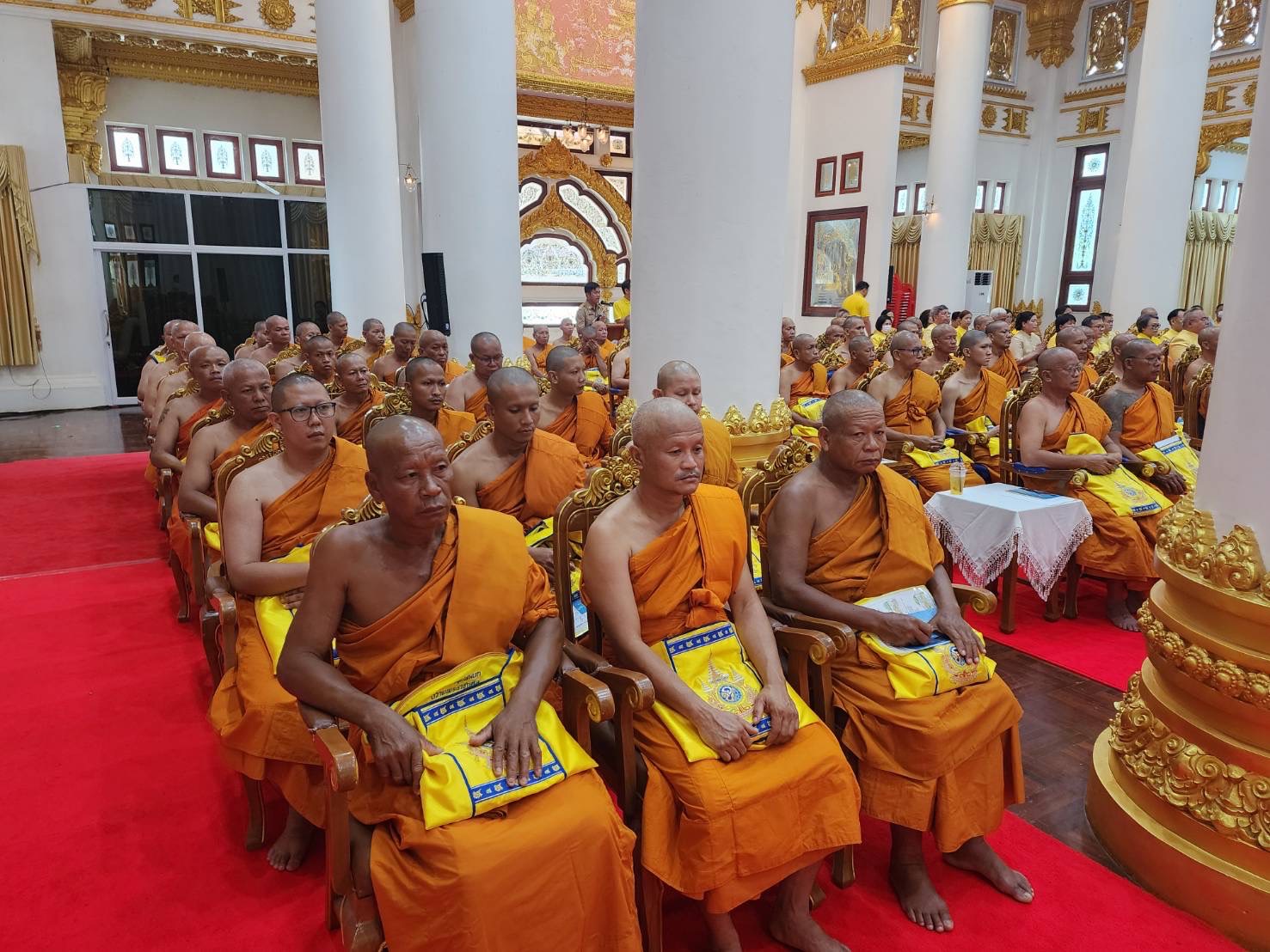 ผู้ว่าฯ นครพนม   นำชาวนครพนมประกอบพิธีเจริญพระพุทธมนต์ เจริญจิตภาวนา ถวายพระพรชัยมงคลแด่พระบาทสมเด็จพระเจ้าอยู่หัว เนื่องในโอกาสวันเฉลิมพระชนมพรรษา 6 รอบ 28 กรกฎาคม 2567 และมอบโฉนดที่ดินให้แก่วัด วัดร้าง โบสถ์ มัสยิด เฉลิมพระเกียรติพระบาทสมเด็จพระเจ้าอยู่หัว