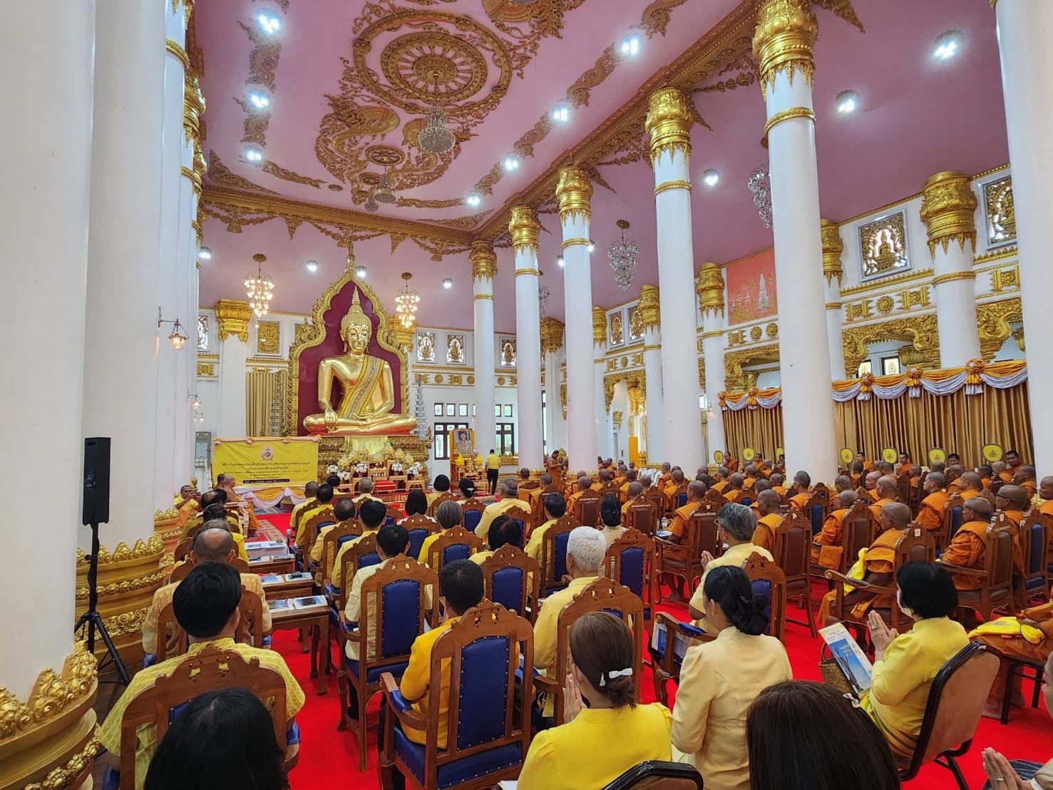 ผู้ว่าฯ นครพนม   นำชาวนครพนมประกอบพิธีเจริญพระพุทธมนต์ เจริญจิตภาวนา ถวายพระพรชัยมงคลแด่พระบาทสมเด็จพระเจ้าอยู่หัว เนื่องในโอกาสวันเฉลิมพระชนมพรรษา 6 รอบ 28 กรกฎาคม 2567 และมอบโฉนดที่ดินให้แก่วัด วัดร้าง โบสถ์ มัสยิด เฉลิมพระเกียรติพระบาทสมเด็จพระเจ้าอยู่หัว