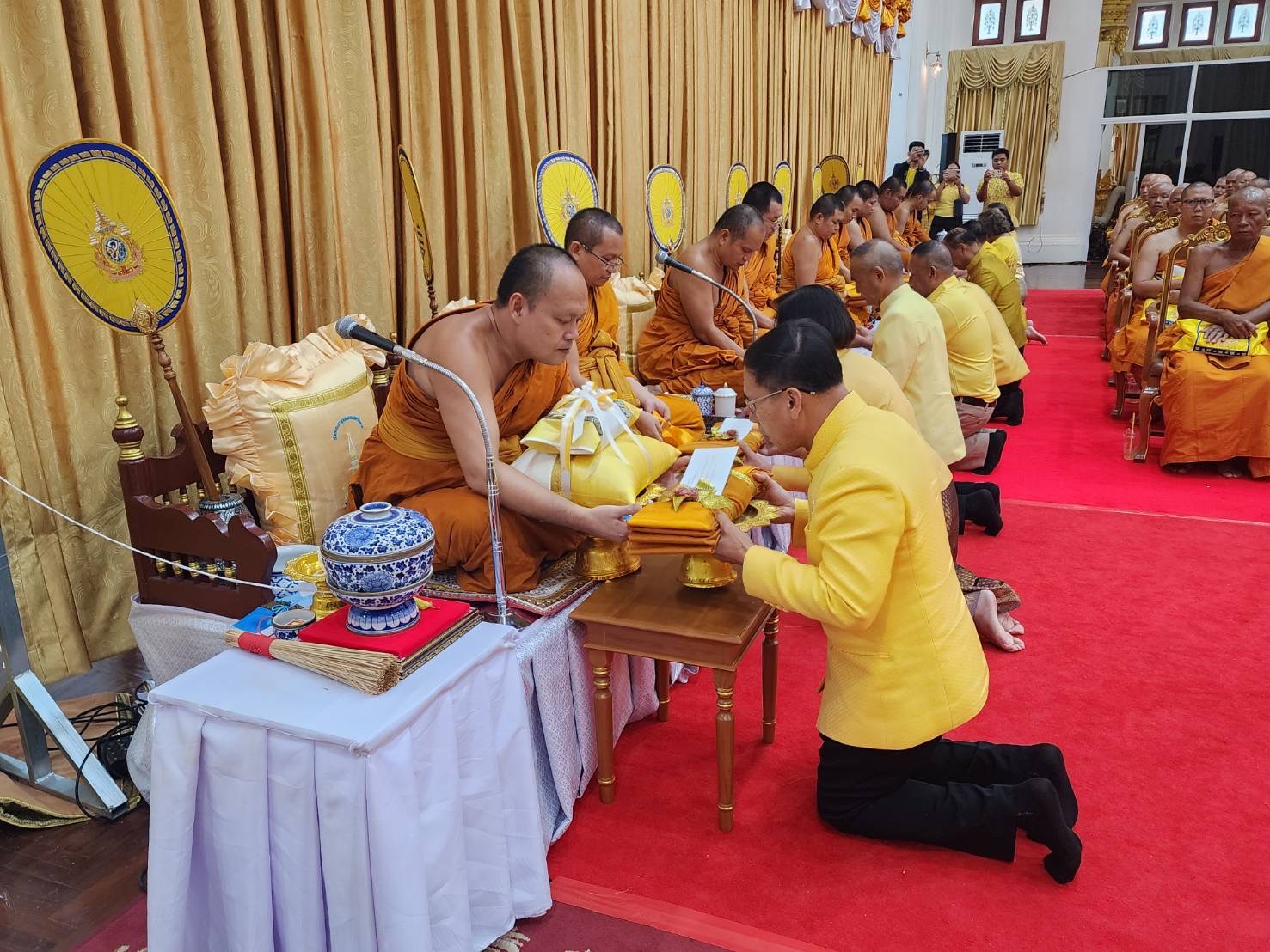ผู้ว่าฯ นครพนม   นำชาวนครพนมประกอบพิธีเจริญพระพุทธมนต์ เจริญจิตภาวนา ถวายพระพรชัยมงคลแด่พระบาทสมเด็จพระเจ้าอยู่หัว เนื่องในโอกาสวันเฉลิมพระชนมพรรษา 6 รอบ 28 กรกฎาคม 2567 และมอบโฉนดที่ดินให้แก่วัด วัดร้าง โบสถ์ มัสยิด เฉลิมพระเกียรติพระบาทสมเด็จพระเจ้าอยู่หัว