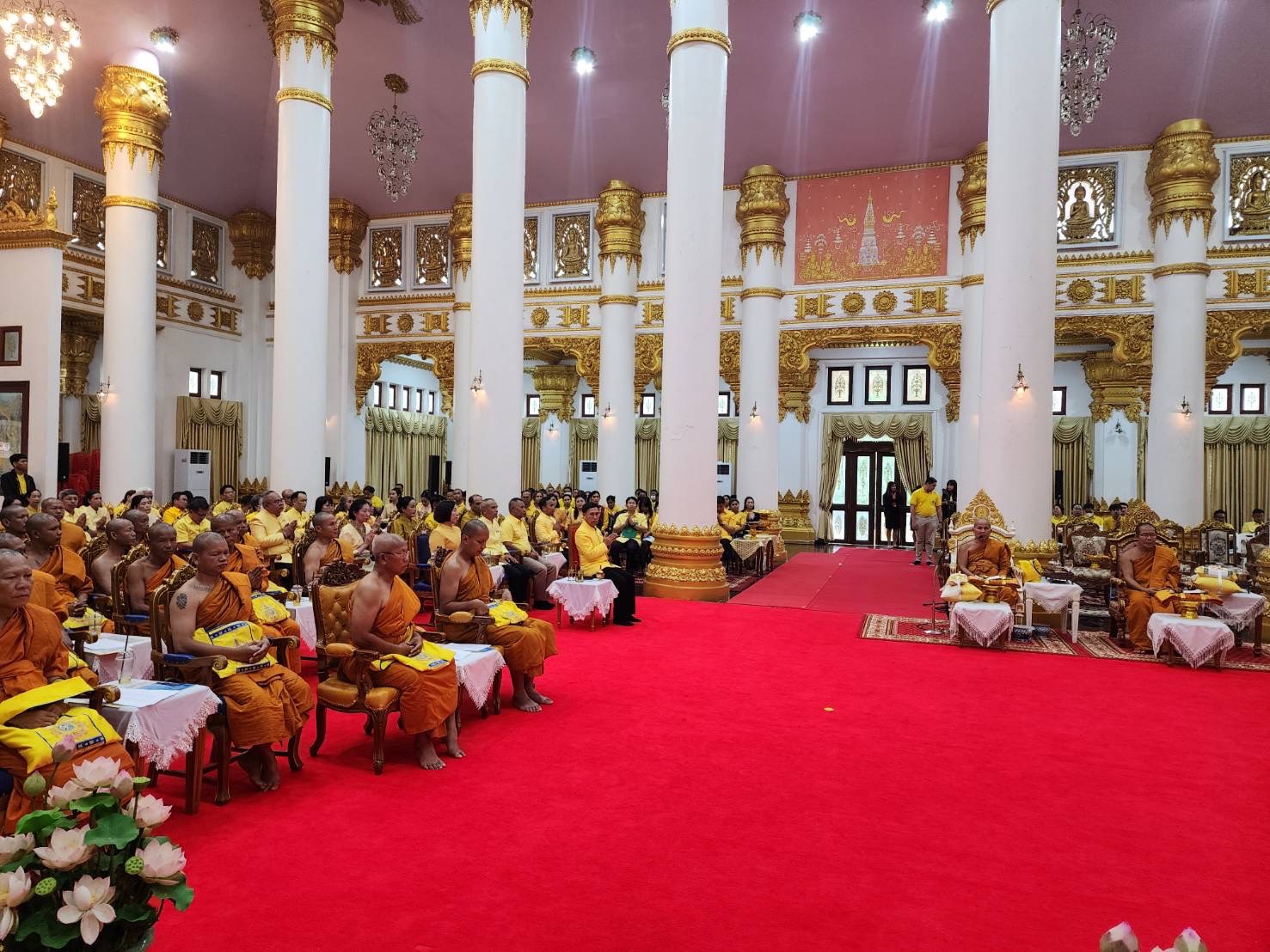 ผู้ว่าฯ นครพนม   นำชาวนครพนมประกอบพิธีเจริญพระพุทธมนต์ เจริญจิตภาวนา ถวายพระพรชัยมงคลแด่พระบาทสมเด็จพระเจ้าอยู่หัว เนื่องในโอกาสวันเฉลิมพระชนมพรรษา 6 รอบ 28 กรกฎาคม 2567 และมอบโฉนดที่ดินให้แก่วัด วัดร้าง โบสถ์ มัสยิด เฉลิมพระเกียรติพระบาทสมเด็จพระเจ้าอยู่หัว