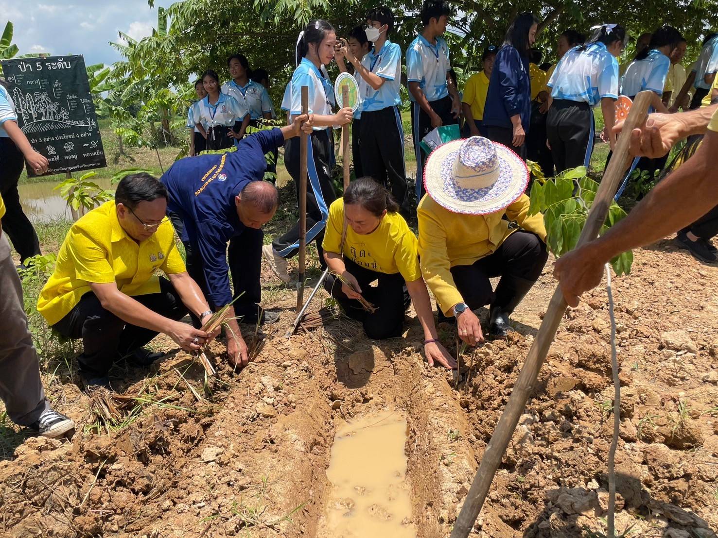 ผู้ว่าฯ นครพนม   พาลงพื้นจัดโครงการ โคก หนอง นา อารยเกษตร เฉลิมพระเกียรติพระบาทสมเด็จพระเจ้าอยู่หัว เนื่องในโอกาสพระราชพิธีมหามงคลเฉลิมพระชนมพรรษา 6 รอบ 28 กรกฎาคม 2567