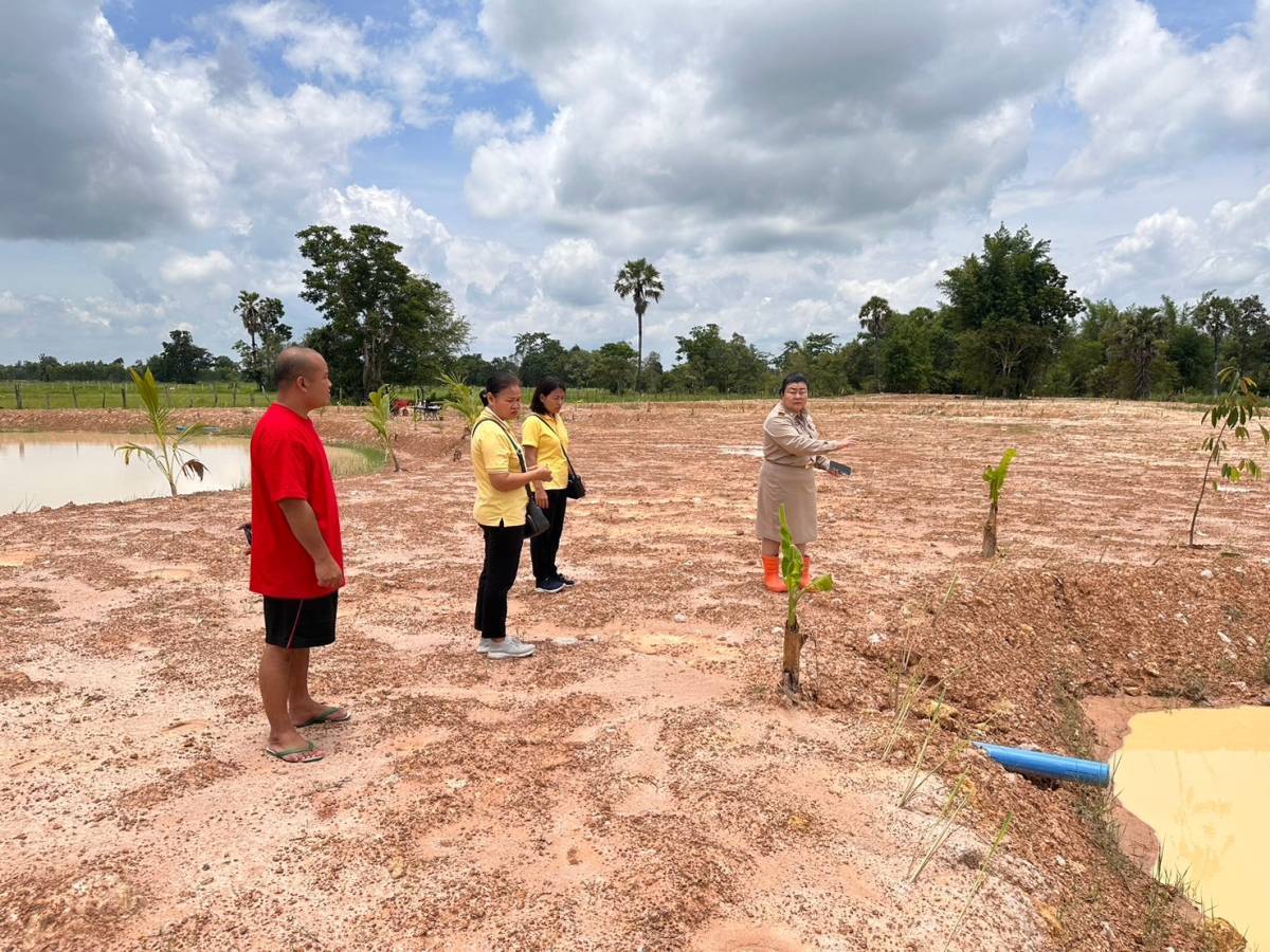 พช.นครพนม   ติดตามการดำเนินงานกิจกรรมพัฒนาศูนย์เรียนรู้ทฤษฎีใหม่ ประยุกต์สู่ “โคก หนอง นา” พื้นที่อำเภอเรณูนคร