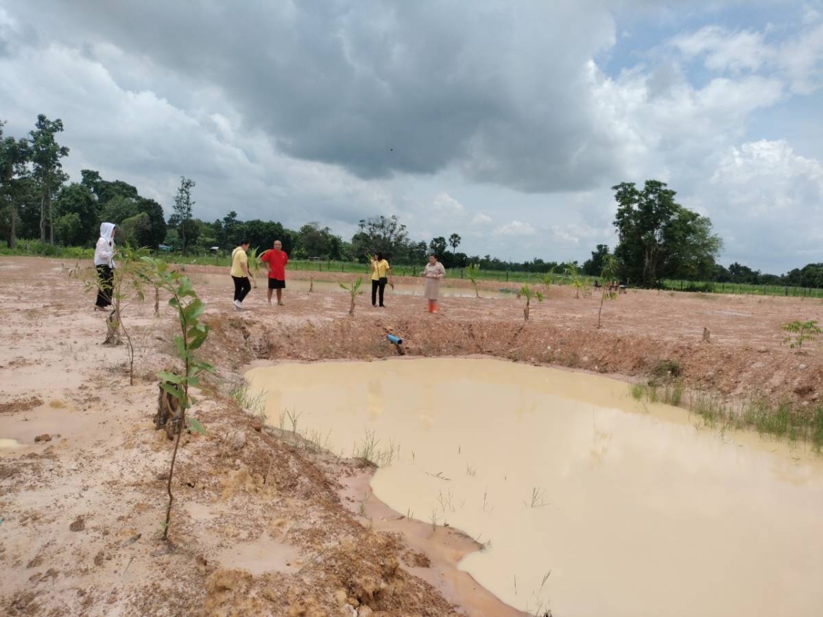 พช.นครพนม   ติดตามการดำเนินงานกิจกรรมพัฒนาศูนย์เรียนรู้ทฤษฎีใหม่ ประยุกต์สู่ “โคก หนอง นา” พื้นที่อำเภอเรณูนคร