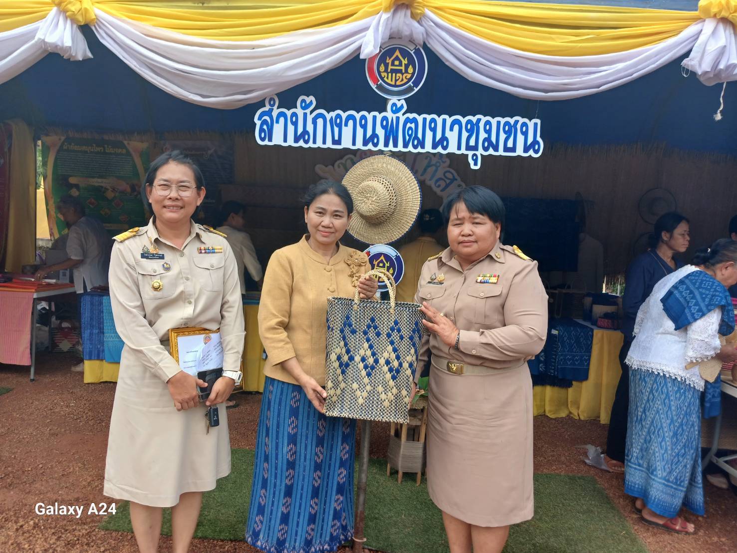 พช.นครพนม   ร่วมถวายการต้อนรับคณะกรรมการขับเคลื่อนระดับหน ในการลงพื้นที่ติดตามการดำเนินงานโครงการสร้างความปรองดองสมานฉันท์ โดยใช้หลักธรรมทางพระพุทธศาสนา “หมู่บ้านรักษาศีล 5” หนตะวันออก ตามแผนยุทธศาสตร์ ระยะที่ 3 พ.ศ. 2567-2571 ประจำปีงบประมาณ พ.ศ. 2567