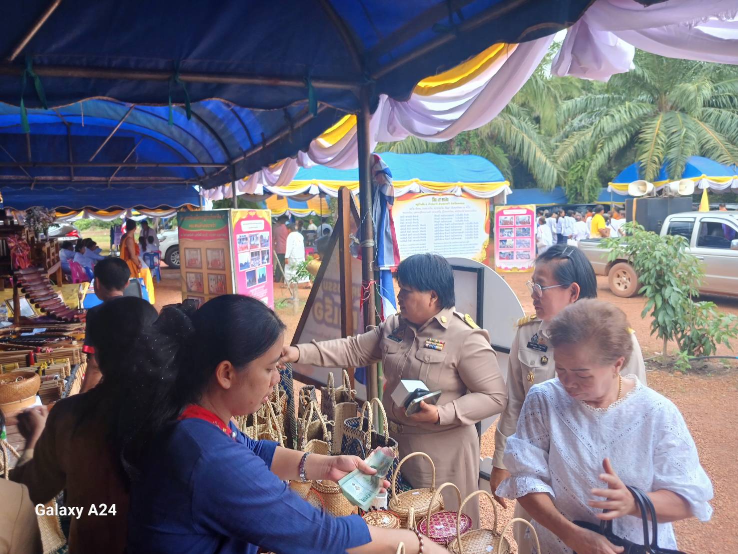 พช.นครพนม   ร่วมถวายการต้อนรับคณะกรรมการขับเคลื่อนระดับหน ในการลงพื้นที่ติดตามการดำเนินงานโครงการสร้างความปรองดองสมานฉันท์ โดยใช้หลักธรรมทางพระพุทธศาสนา “หมู่บ้านรักษาศีล 5” หนตะวันออก ตามแผนยุทธศาสตร์ ระยะที่ 3 พ.ศ. 2567-2571 ประจำปีงบประมาณ พ.ศ. 2567
