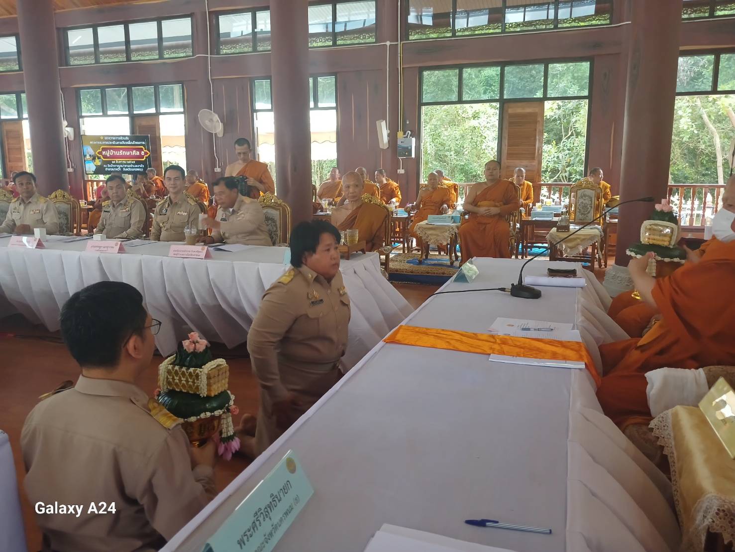 พช.นครพนม   ร่วมถวายการต้อนรับคณะกรรมการขับเคลื่อนระดับหน ในการลงพื้นที่ติดตามการดำเนินงานโครงการสร้างความปรองดองสมานฉันท์ โดยใช้หลักธรรมทางพระพุทธศาสนา “หมู่บ้านรักษาศีล 5” หนตะวันออก ตามแผนยุทธศาสตร์ ระยะที่ 3 พ.ศ. 2567-2571 ประจำปีงบประมาณ พ.ศ. 2567