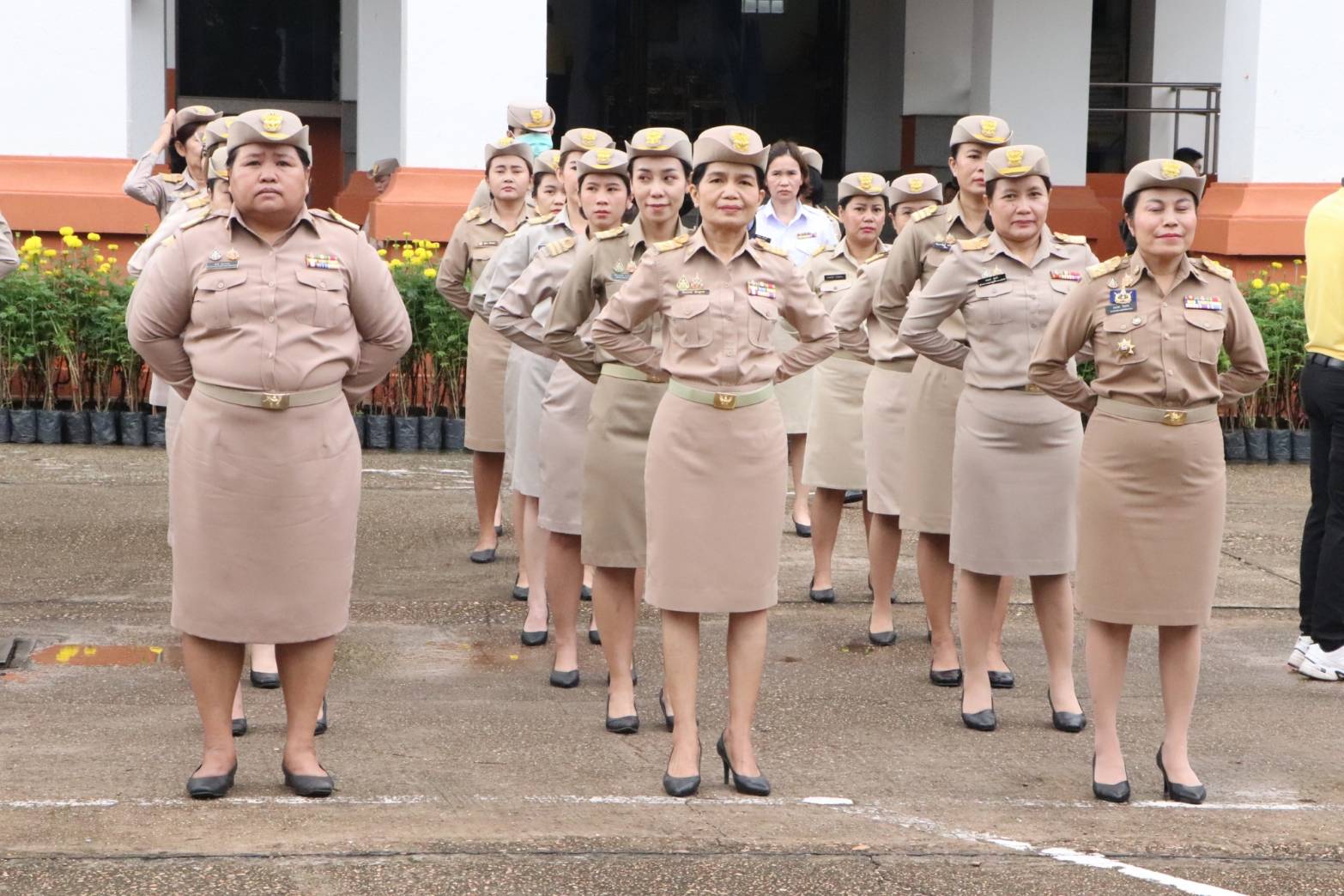 พช.นครพนม   ร่วมกิจกรรมเคารพธงชาติ สวดมนต์ไหว้พระ สร้างสำนึกรักและภาคภูมิใจในชาติไทย