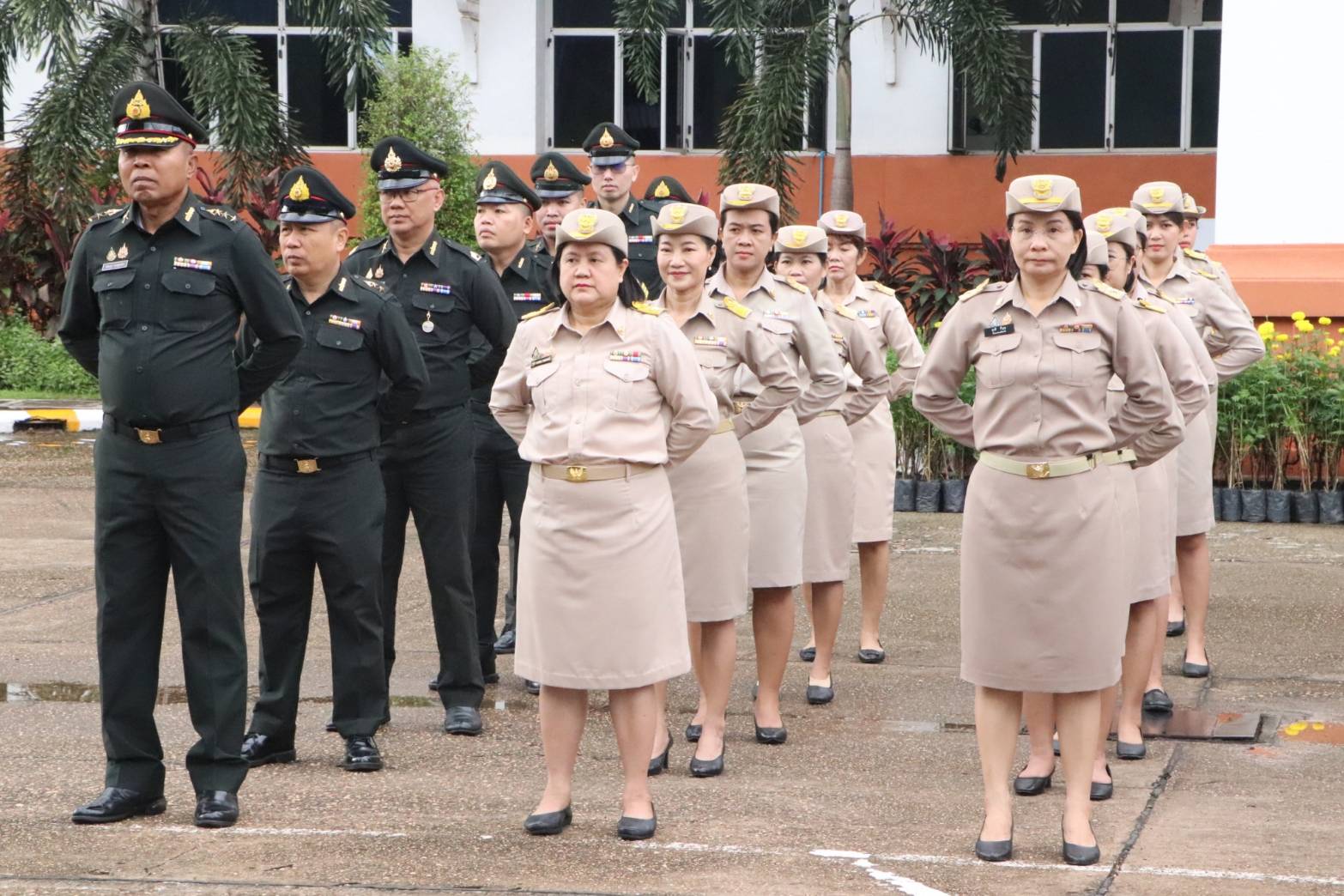 พช.นครพนม   ร่วมกิจกรรมเคารพธงชาติ สวดมนต์ไหว้พระ สร้างสำนึกรักและภาคภูมิใจในชาติไทย