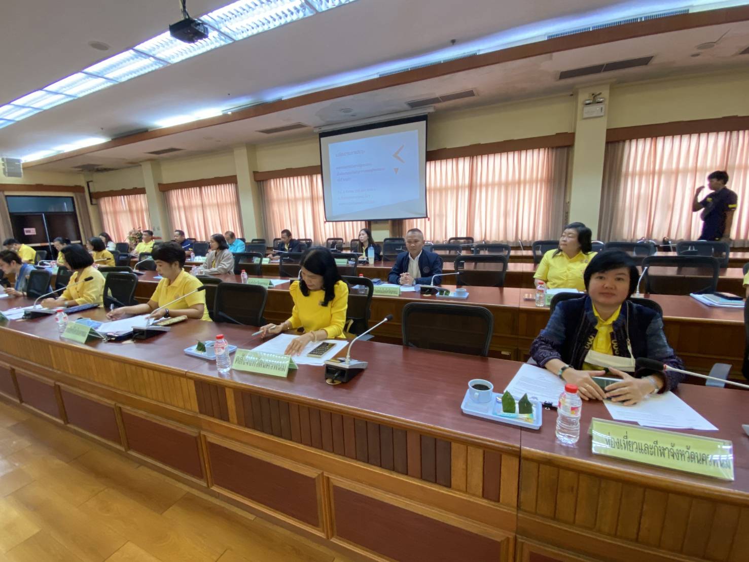 ผู้ว่าฯ   จับมือภาคเอกชน ประชุม กรอ.จังกวัด ร่วมพัฒนาและแก้ไขปัญหาทางเศรษฐกิจ สานความร่วมมือภาคีเครือข่าย