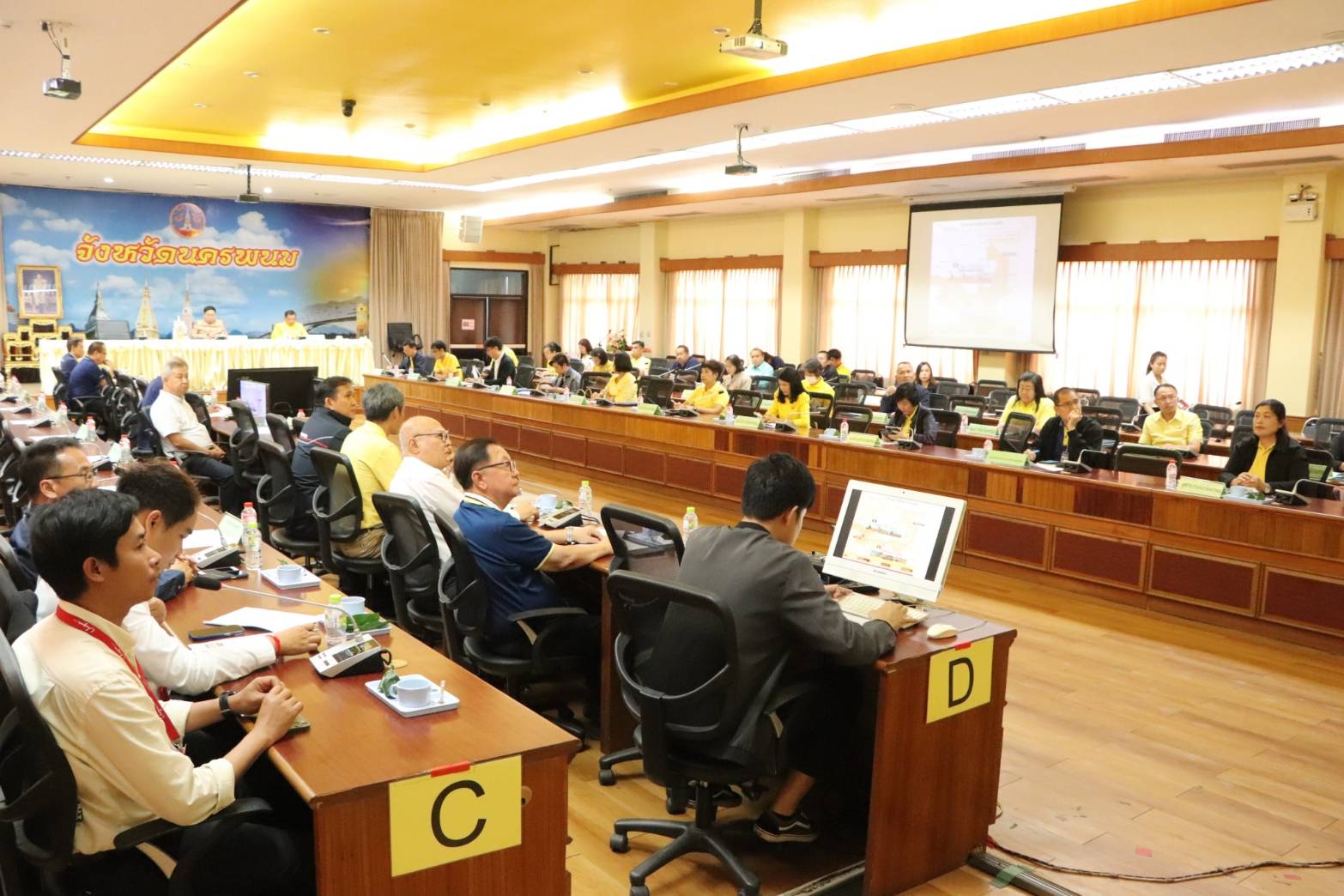 ผู้ว่าฯ   จับมือภาคเอกชน ประชุม กรอ.จังกวัด ร่วมพัฒนาและแก้ไขปัญหาทางเศรษฐกิจ สานความร่วมมือภาคีเครือข่าย
