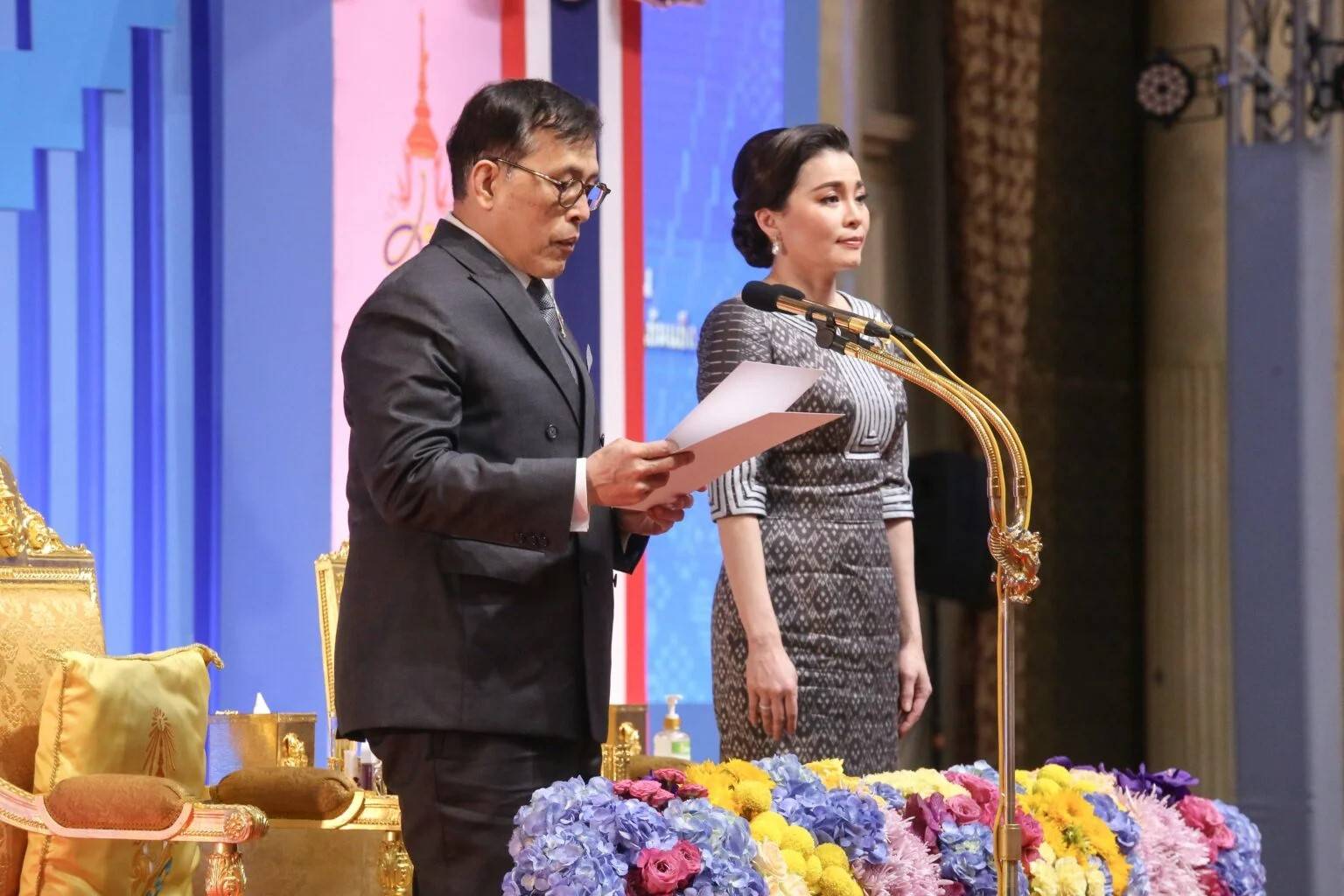ผู้ว่าฯ นครพนม   ร่วมรับพระราชทานเงินขวัญถุงกองทุนแม่ของแผ่นดิน ปี 2567 และเฝ้ารับเสด็จพระบาทสมเด็จพระเจ้าอยู่หัว และสมเด็จพระนางเจ้าฯ พระบรมราชินี เนื่องในโอกาสเสด็จพระราชดำเนินไปทรงเป็นองค์ประธานและทอดพระเนตรนิทรรศการเฉลิมพระเกียรติ ในงานมหกรรมกองทุนแม่ของแผ่นดิน ประจำปี 2567