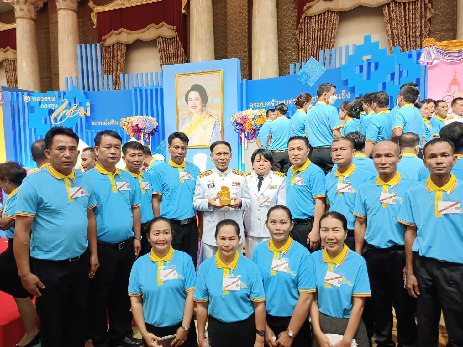 ผู้ว่าฯ นครพนม   ร่วมรับพระราชทานเงินขวัญถุงกองทุนแม่ของแผ่นดิน ปี 2567 และเฝ้ารับเสด็จพระบาทสมเด็จพระเจ้าอยู่หัว และสมเด็จพระนางเจ้าฯ พระบรมราชินี เนื่องในโอกาสเสด็จพระราชดำเนินไปทรงเป็นองค์ประธานและทอดพระเนตรนิทรรศการเฉลิมพระเกียรติ ในงานมหกรรมกองทุนแม่ของแผ่นดิน ประจำปี 2567