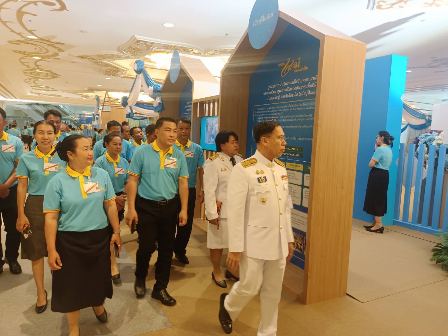 ผู้ว่าฯ นครพนม   ร่วมรับพระราชทานเงินขวัญถุงกองทุนแม่ของแผ่นดิน ปี 2567 และเฝ้ารับเสด็จพระบาทสมเด็จพระเจ้าอยู่หัว และสมเด็จพระนางเจ้าฯ พระบรมราชินี เนื่องในโอกาสเสด็จพระราชดำเนินไปทรงเป็นองค์ประธานและทอดพระเนตรนิทรรศการเฉลิมพระเกียรติ ในงานมหกรรมกองทุนแม่ของแผ่นดิน ประจำปี 2567