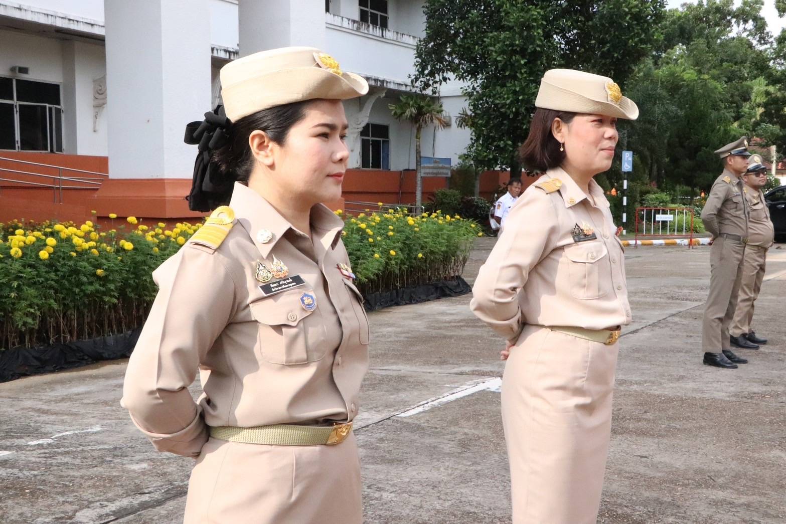 พช.นครพนม   ร่วมกิจกรรมเคารพธงชาติ สวดมนต์ไหว้พระ สร้างสำนึกรักและภาคภูมิใจในชาติไทย
