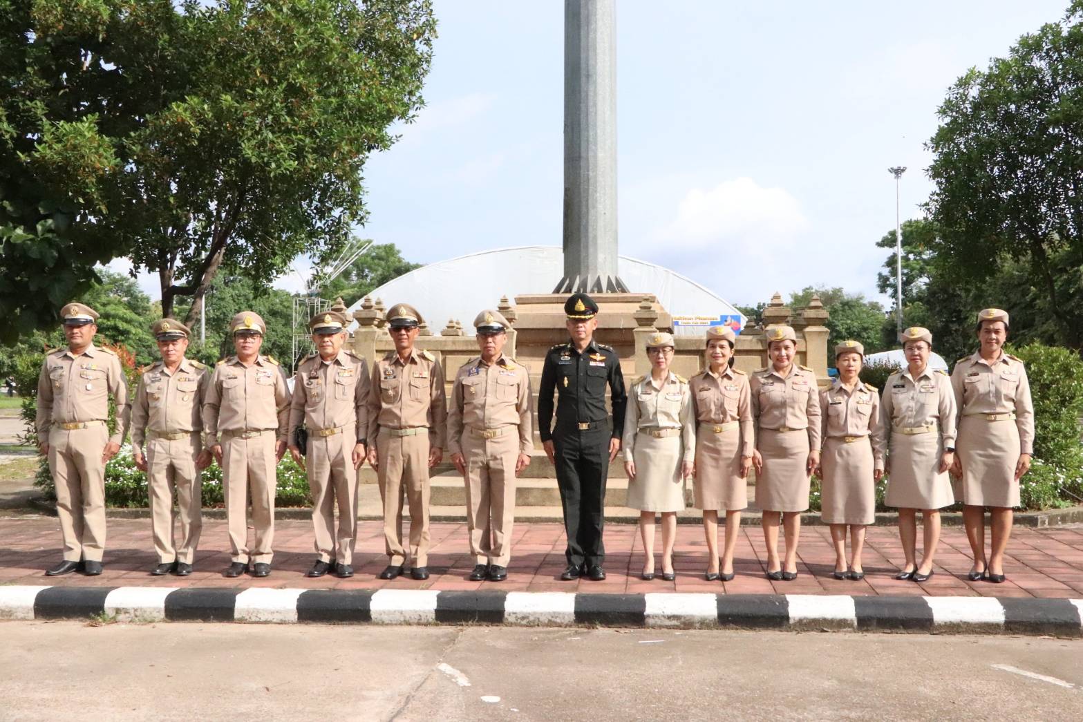 พช.นครพนม   ร่วมกิจกรรมเคารพธงชาติ สวดมนต์ไหว้พระ สร้างสำนึกรักและภาคภูมิใจในชาติไทย