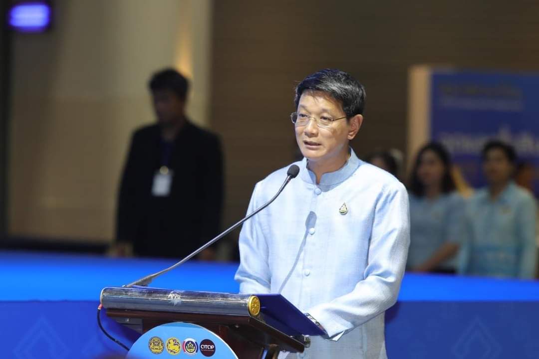 มท.4   ชื่นชมสตรีเป็นฟันเฟืองสำคัญในพื้นที่ช่วยสนับสนุนการขับเคลื่อนนโยบายและภารกิจสำคัญกระทรวงมหาดไทย