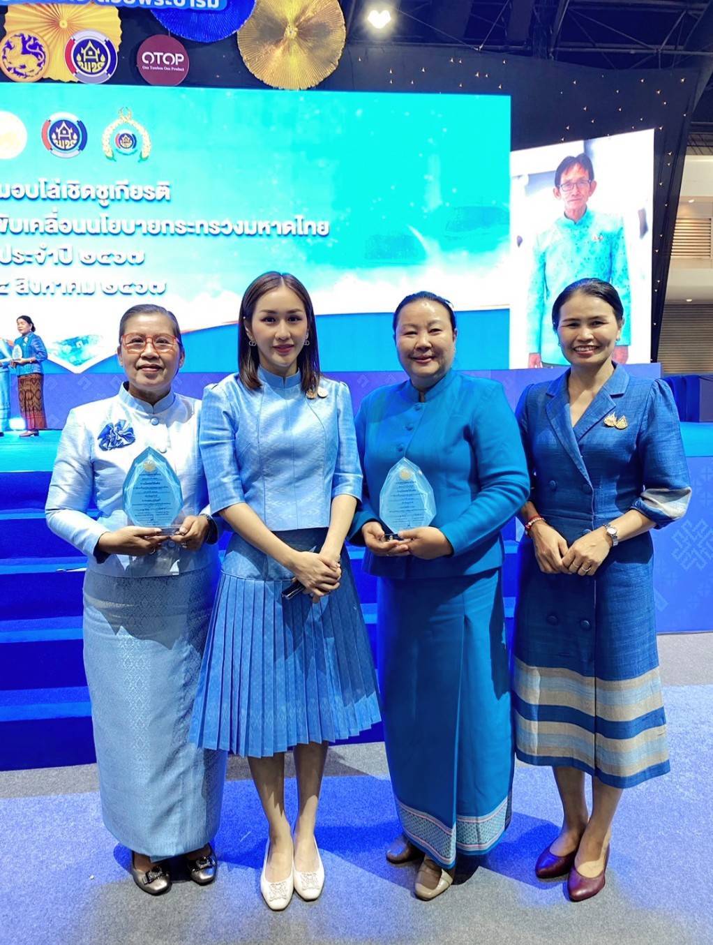 มท.4   ชื่นชมสตรีเป็นฟันเฟืองสำคัญในพื้นที่ช่วยสนับสนุนการขับเคลื่อนนโยบายและภารกิจสำคัญกระทรวงมหาดไทย