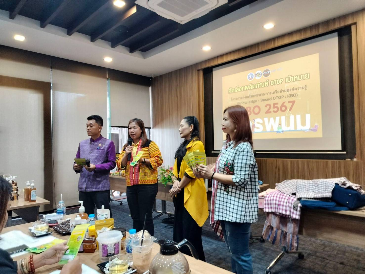 พช.นครพนม   ประชุมคัดเลือกผลิตภัณฑ์ OTOP ที่มีความโดดเด่น มีนวัตกรรม ตามโครงการส่งเสริมกระบวนการเครือข่ายองค์ความรู้ (Knowledge – Based OTOP : KBO)