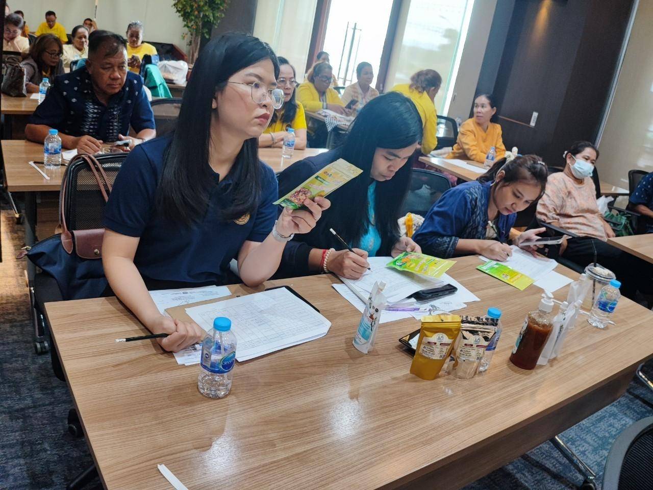 พช.นครพนม   ประชุมคัดเลือกผลิตภัณฑ์ OTOP ที่มีความโดดเด่น มีนวัตกรรม ตามโครงการส่งเสริมกระบวนการเครือข่ายองค์ความรู้ (Knowledge – Based OTOP : KBO)