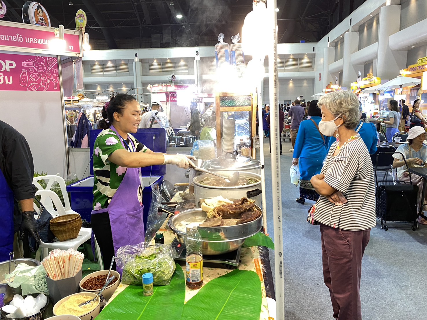 OTOP นครพนม   ร่วมจัดแสดงและจำหน่ายสินค้า OTOP ในงานศิลปาชีพ ประทีปไทย OTOP หลอมดวงใจด้วยพระบารมี “หัตถศิลป์สร้างสรรค์ วัฒนธรรมร่วมสมัย สืบสานอัตลักษณ์ผ้าทอไทย จากภูมิปัญญาสู่สากล”